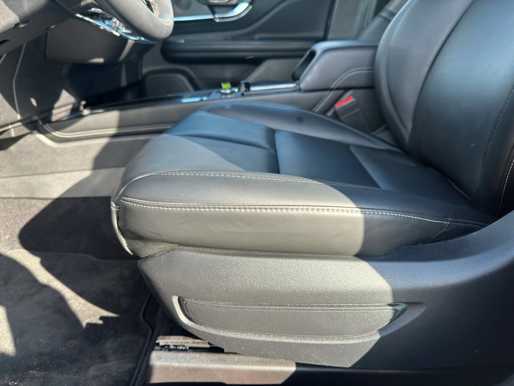 Used 2025 Lincoln Corsair Premiere image 11