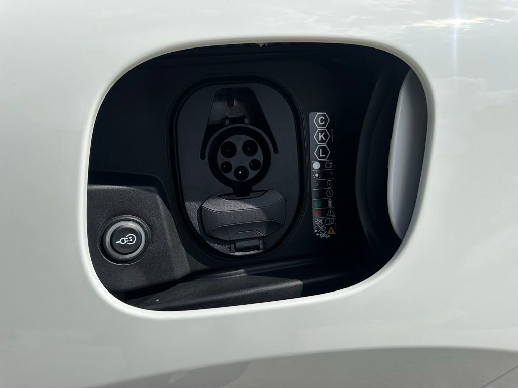 Used 2026 Porsche Macan 4S Electric image 44