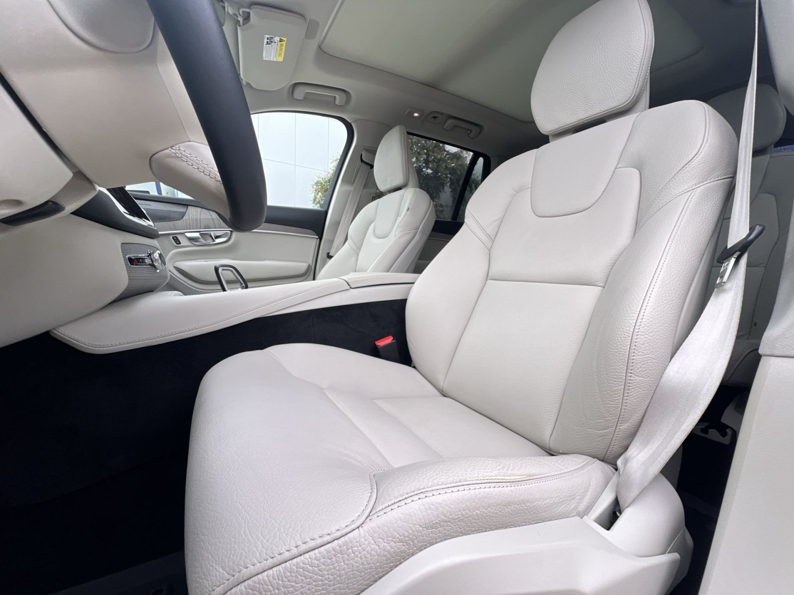 Used 2025 Volvo XC90 B6 Plus w/ Protection Package Premier AWD/4WD image 13