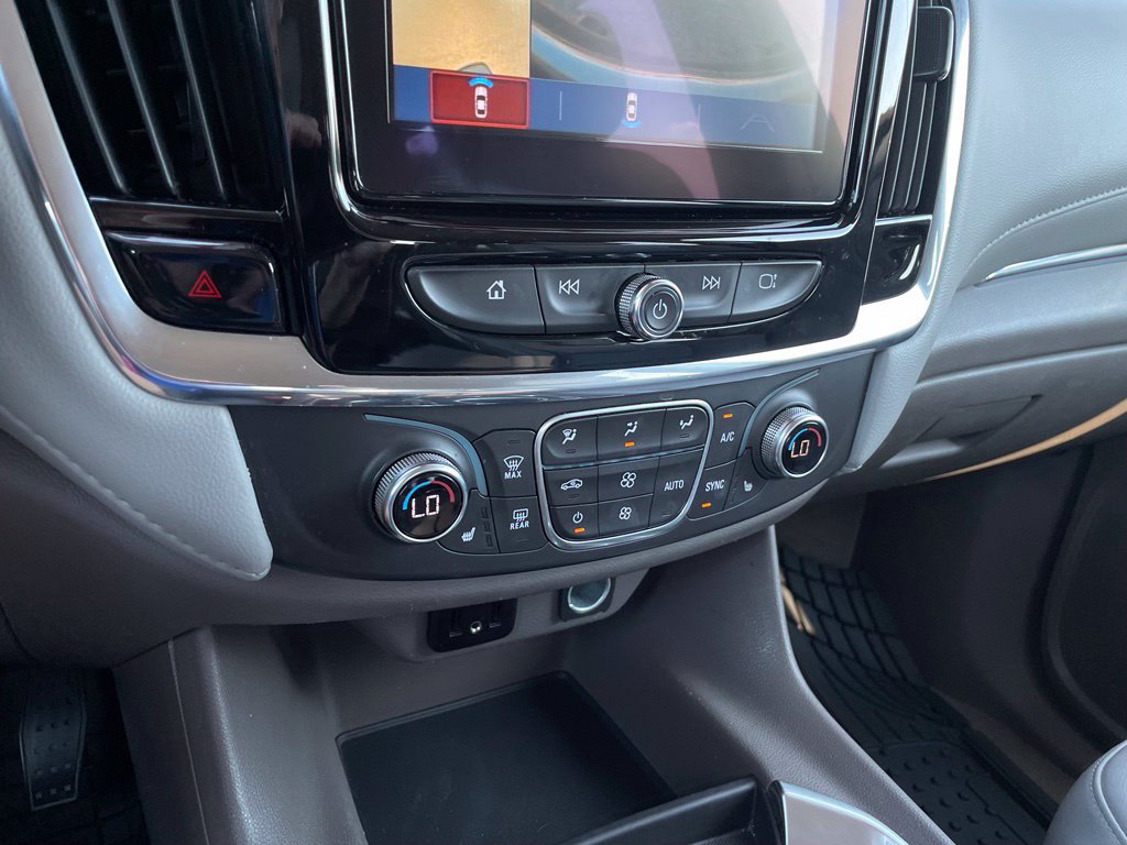 Used 2019 Chevrolet Traverse LT w/ LT Premium Package AWD/4WD image 18