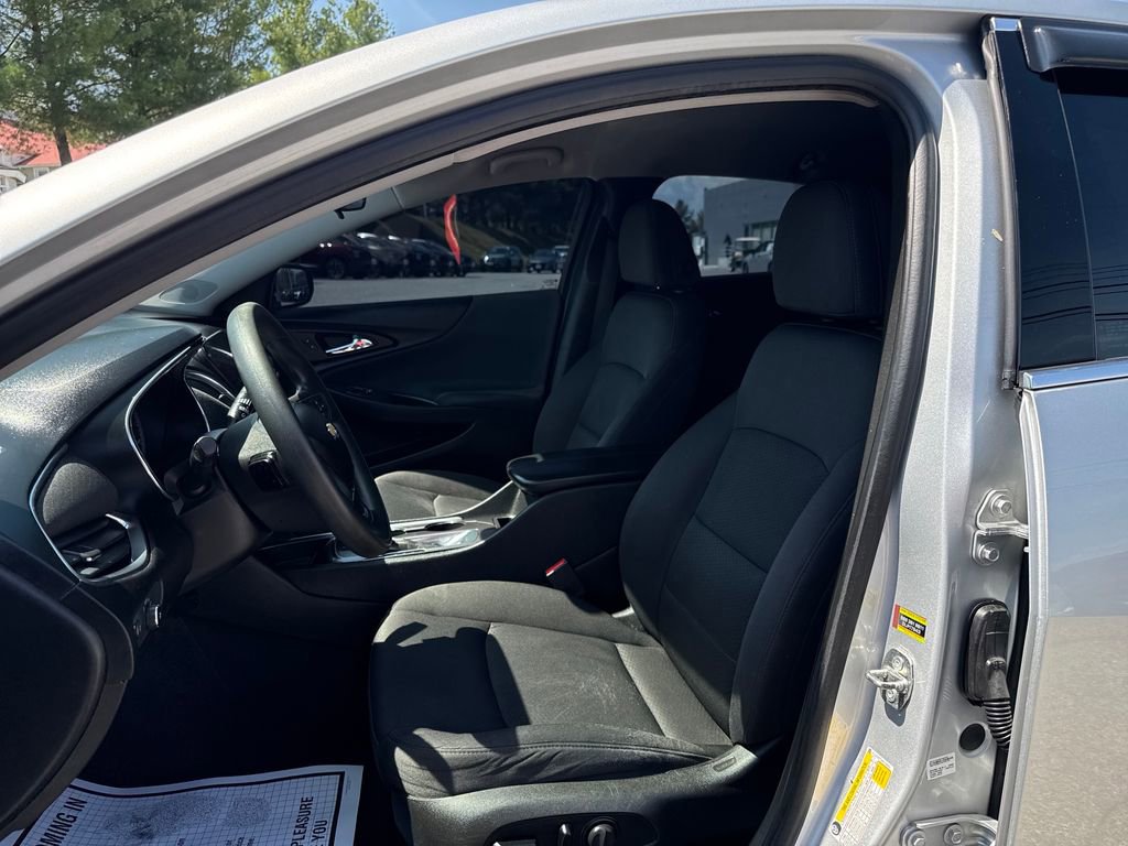 Used 2019 Chevrolet Malibu LT w/ Driver Confidence Package FWD image 10