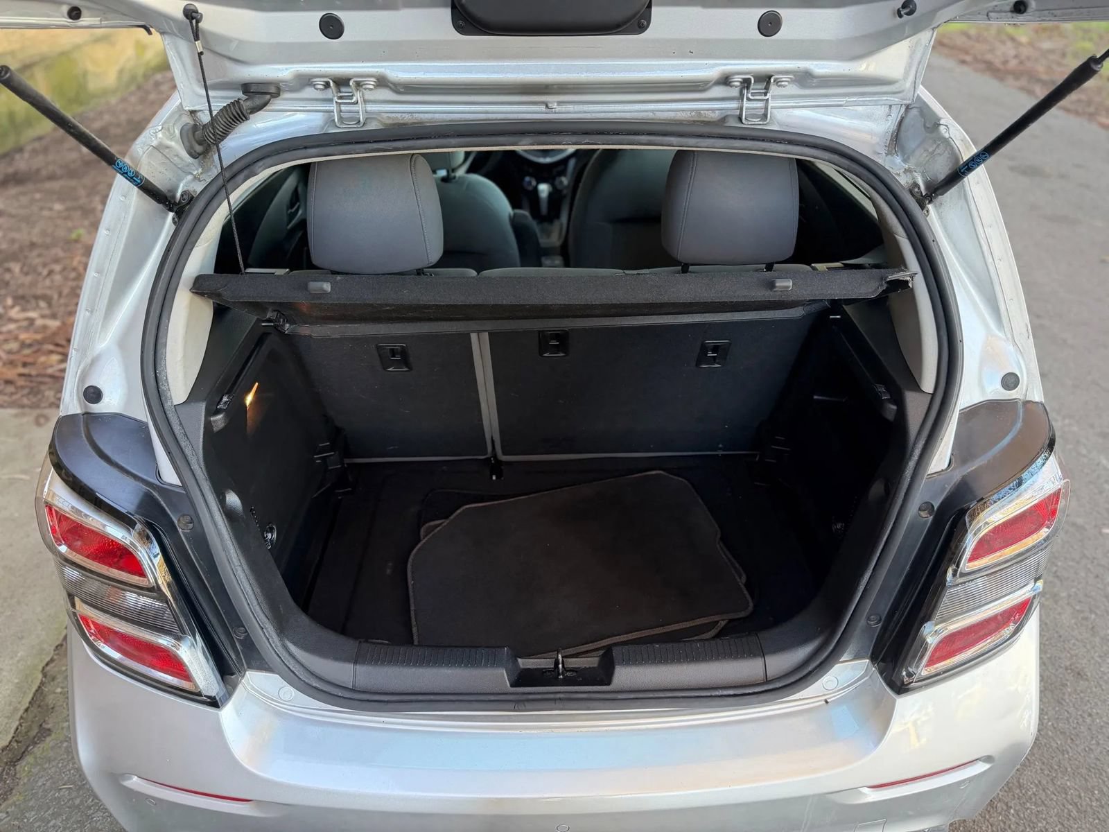 Used 2020 Chevrolet Sonic LT FWD image 20