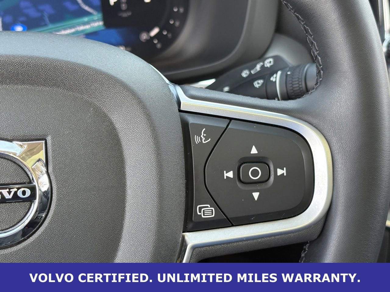 Certified 2025 Volvo XC60 B5 Core image 19