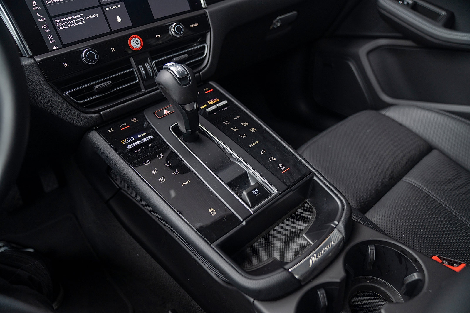 Certified 2025 Porsche Macan AWD/4WD image 13