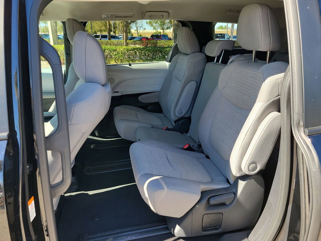 Used 2025 Toyota Sienna LE image 10