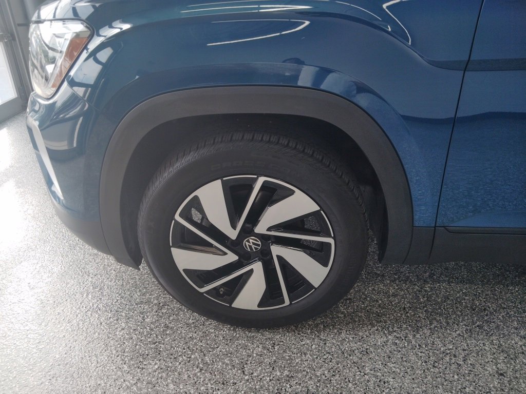 Certified 2025 Volkswagen Atlas SE image 8