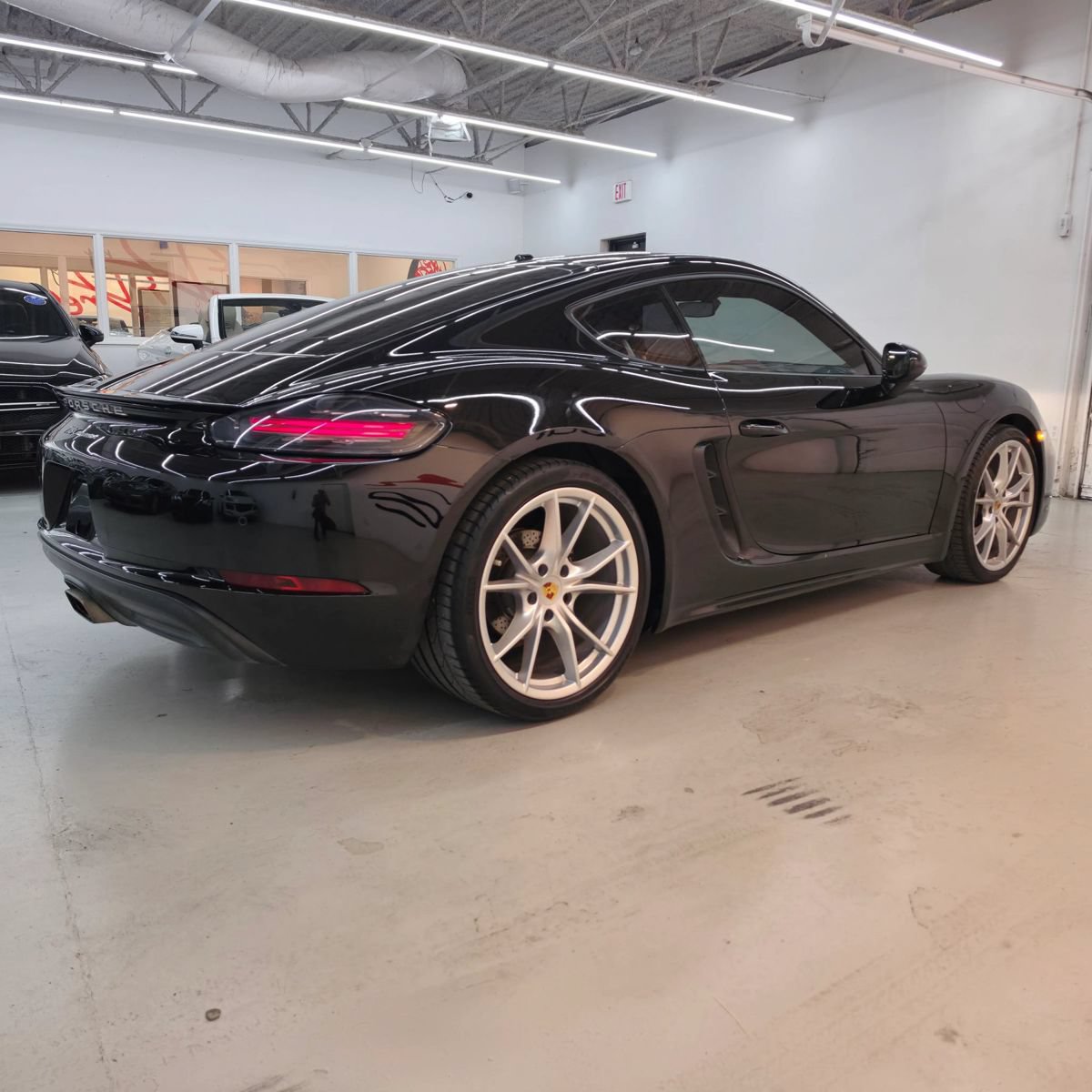 Used 2017 Porsche 718 Cayman RWD image 6
