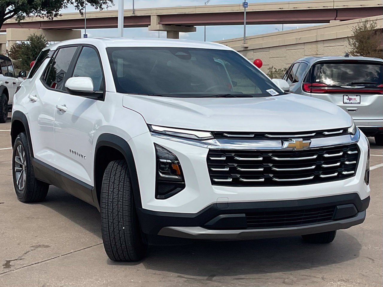 Used 2026 Chevrolet Equinox LT FWD image 3