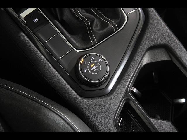 Certified 2024 Volkswagen Tiguan SE R-Line AWD/4WD image 17