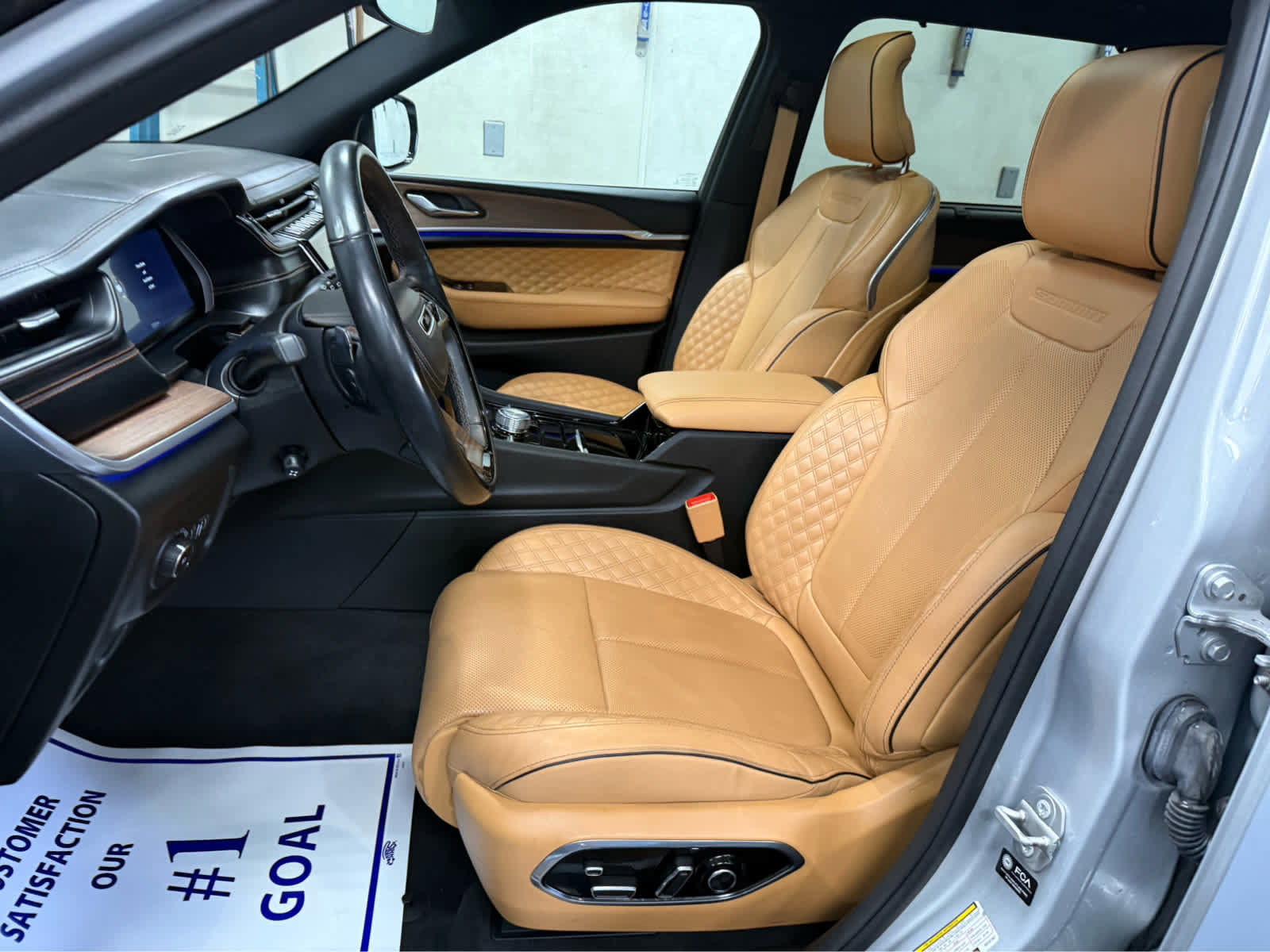 Used 2021 Jeep Grand Cherokee L Summit w/ Luxury Tech Group V image 9