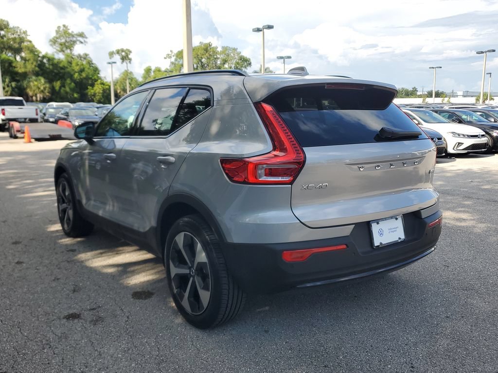 Used 2025 Volvo XC40 B5 Plus AWD/4WD image 7