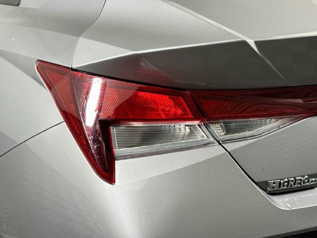 Used 2025 Hyundai Elantra SE FWD image 34