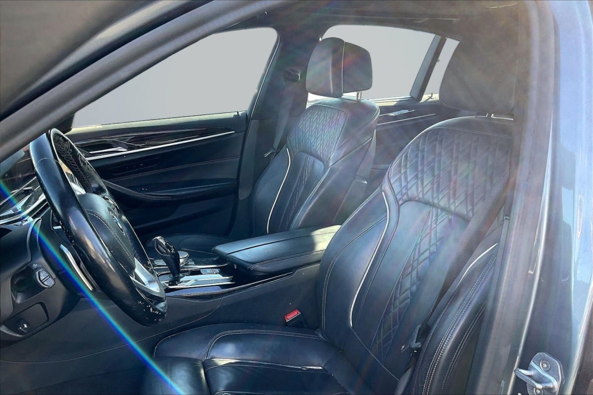 Used 2019 BMW 540i w/ Executive Package RWD image 25