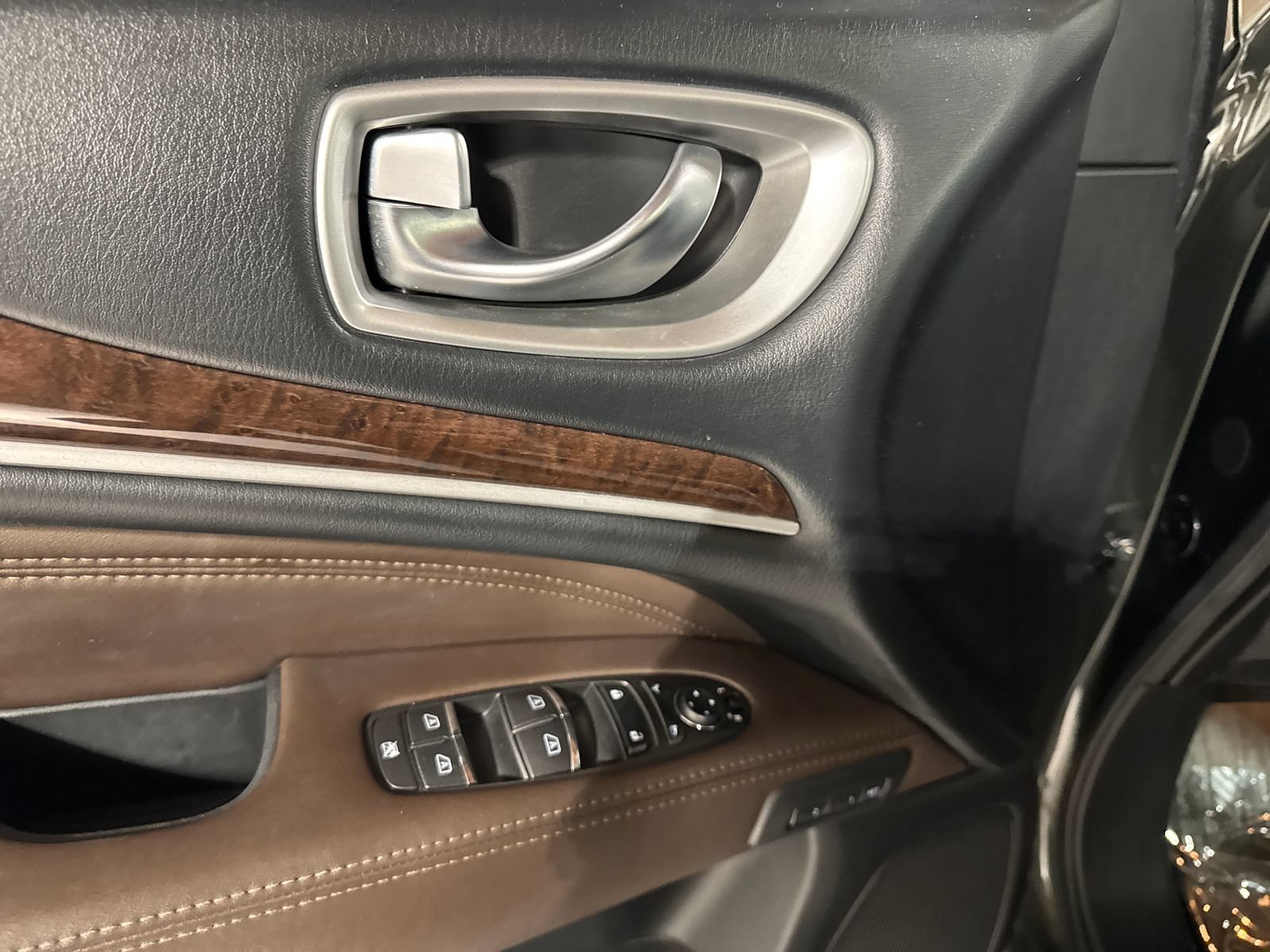 Used 2013 INFINITI JX35 AWD w/ Premium Pkg image 16