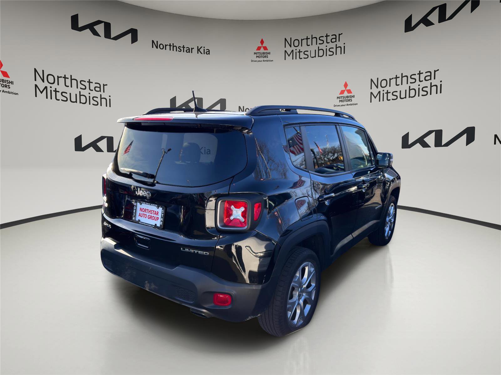Used 2019 Jeep Renegade Limited w/ UConnect 8.4 Nav Group image 4
