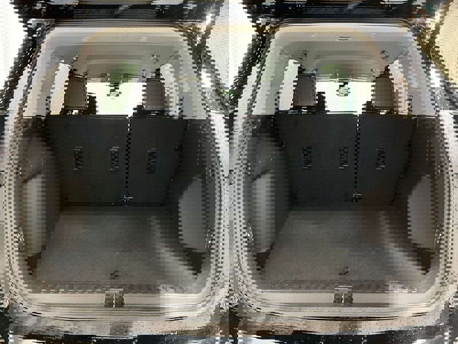 Used 2024 GMC Terrain SLT image 24