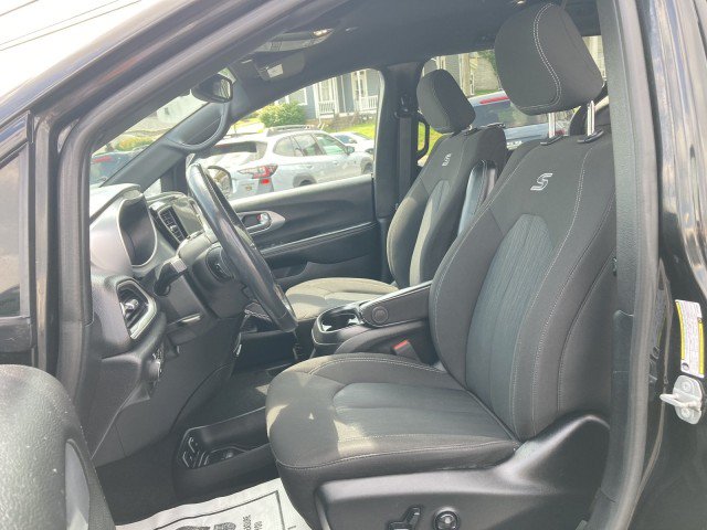 Used 2020 Chrysler Pacifica Touring w/ Advanced Safetytec Group FWD image 18