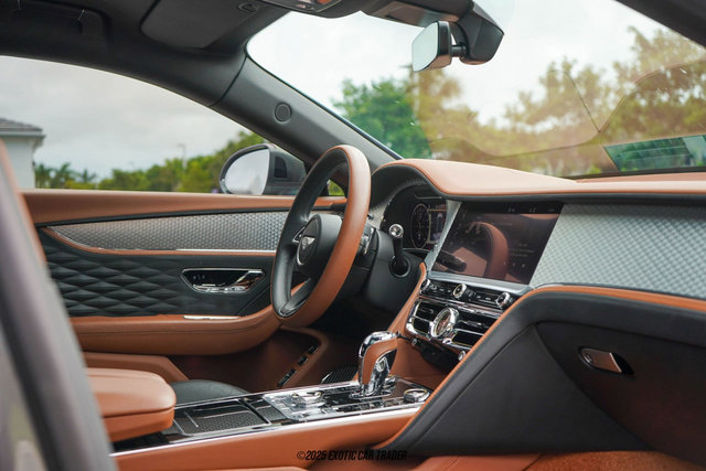 Used 2022 Bentley Flying Spur Plug-In Hybrid image 70