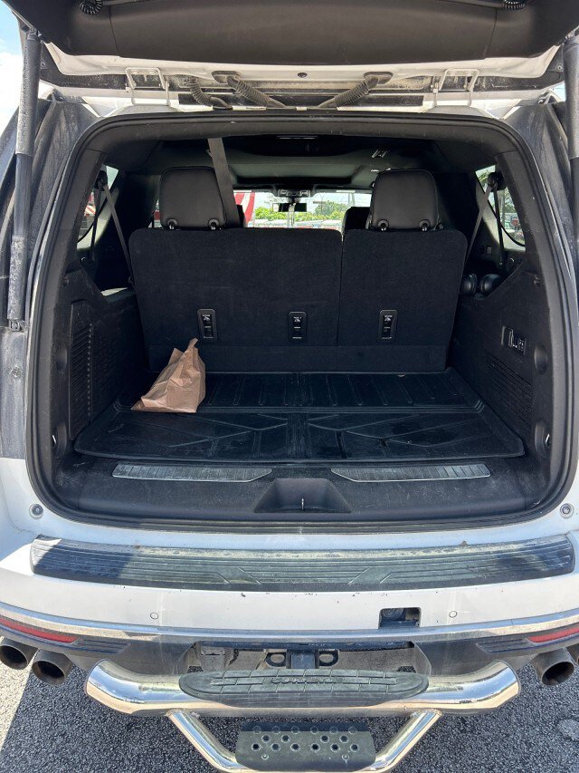 Used 2021 Chevrolet Suburban Premier w/ Premium Package RWD image 12