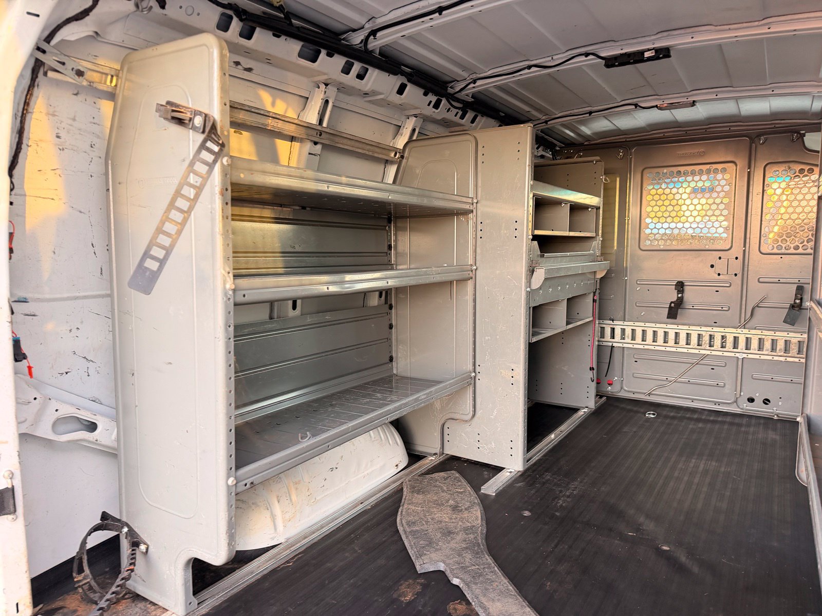Used 2015 Chevrolet Express 2500 RWD image 11