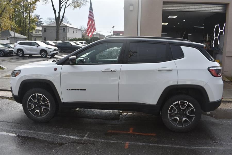 Used 2024 Jeep Compass Trailhawk image 5