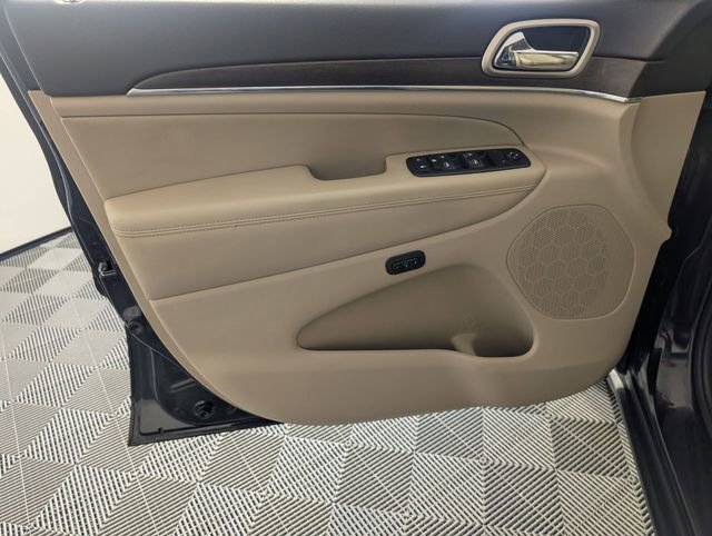 Used 2015 Jeep Grand Cherokee Limited w/ Trailer Tow Group IV image 10