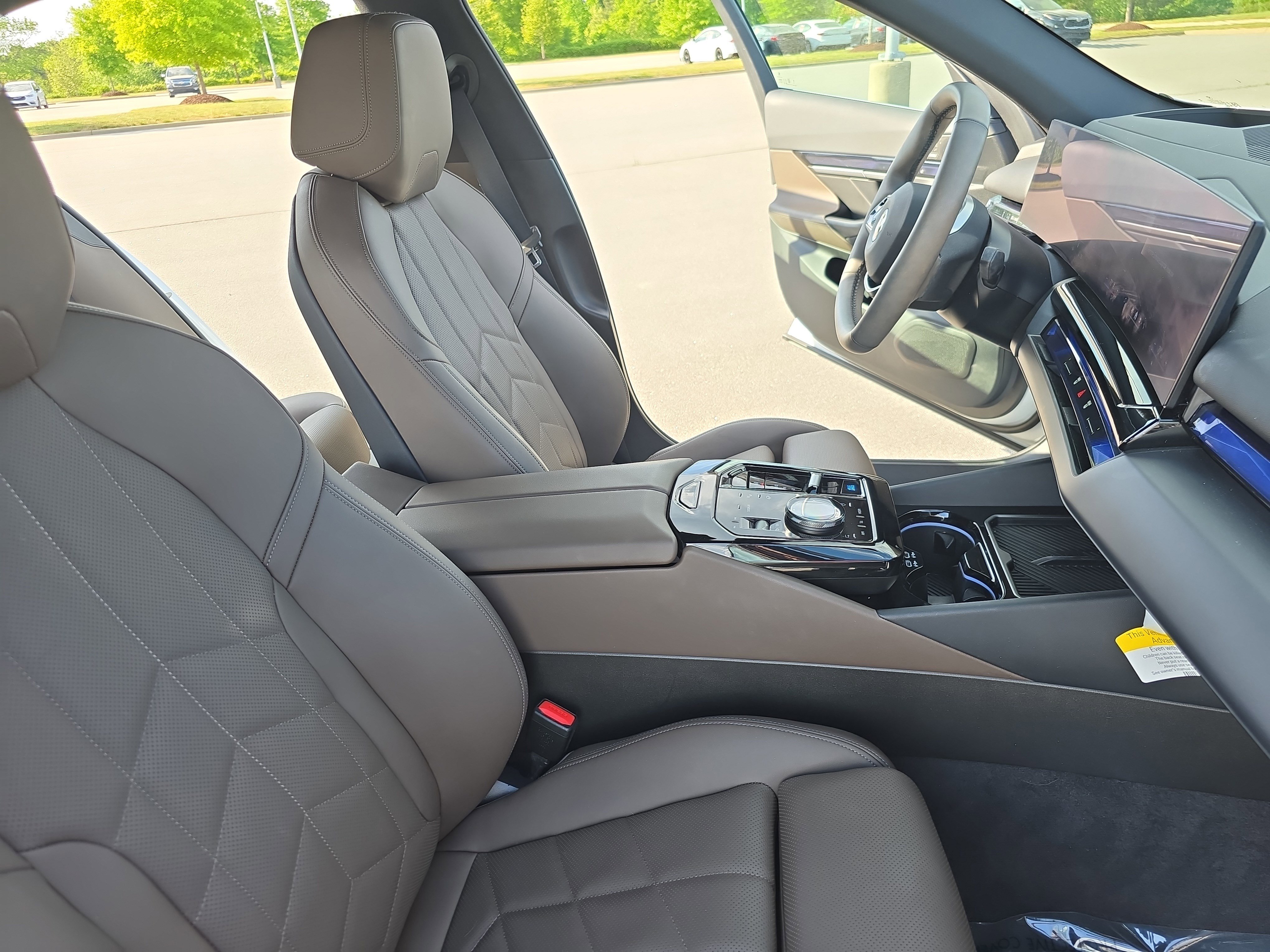 Used 2024 BMW i5 eDrive40i w/ Premium Package RWD image 10