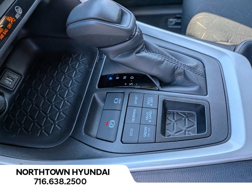 Used 2025 Toyota RAV4 XLE AWD/4WD image 15