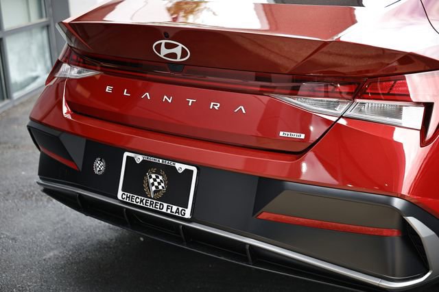 Certified 2025 Hyundai Elantra Limited FWD image 8
