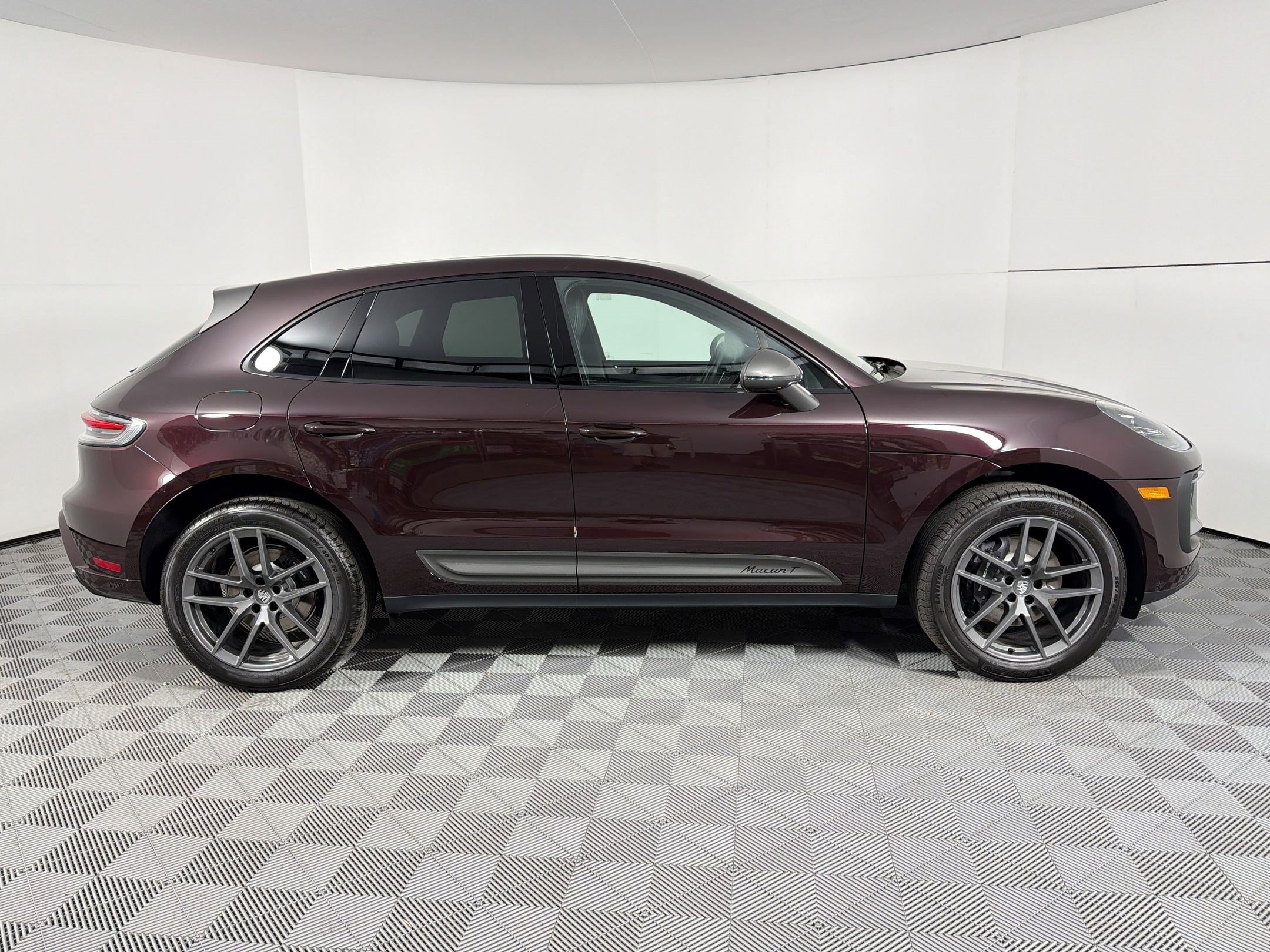 Used 2026 Porsche Macan Turbo AWD/4WD image 8