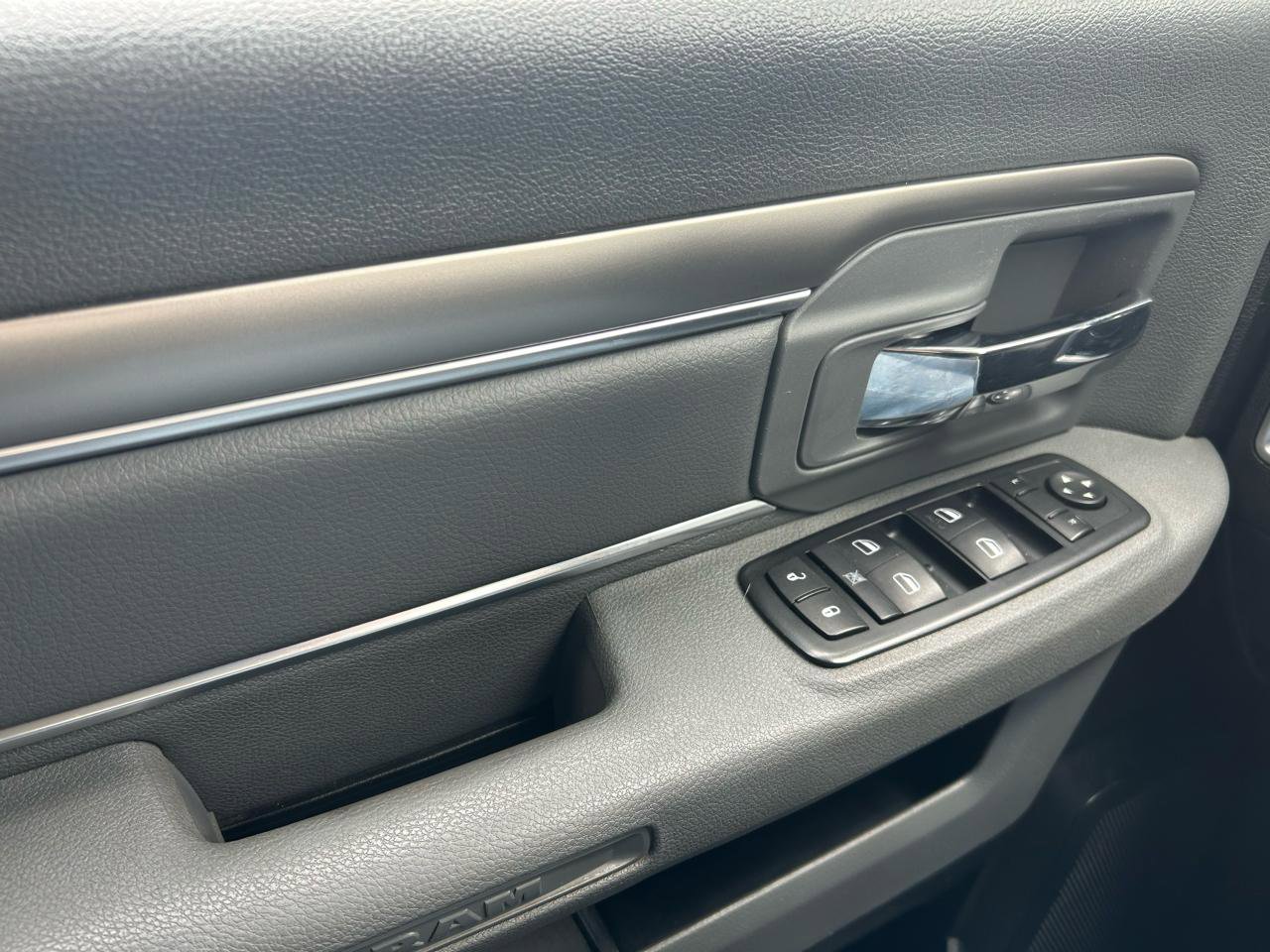 Used 2015 RAM 1500 Classic SLT AWD/4WD image 26