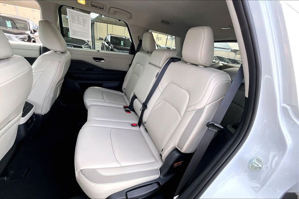 Used 2025 Nissan Pathfinder SL image 37