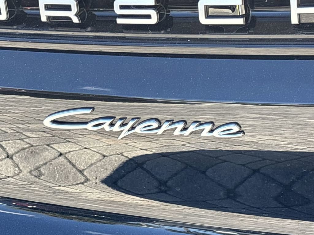 Used 2025 Porsche Cayenne E-Hybrid Coupe image 35