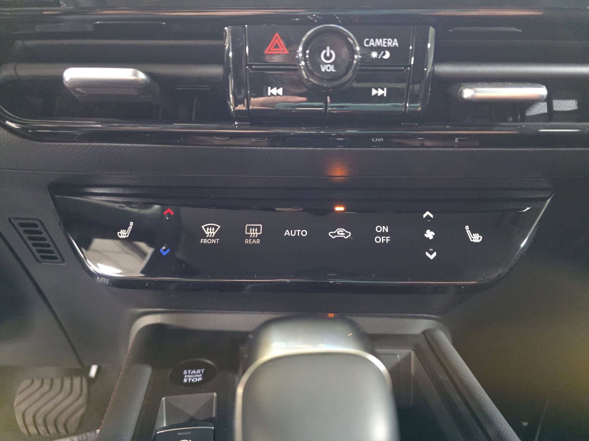 New 2026 Nissan Kicks SR w/ Cold Weather Package image 23