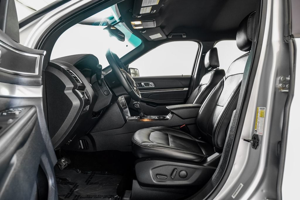 Used 2019 Ford Explorer Limited w/ Class III Trailer Tow Package FWD image 3