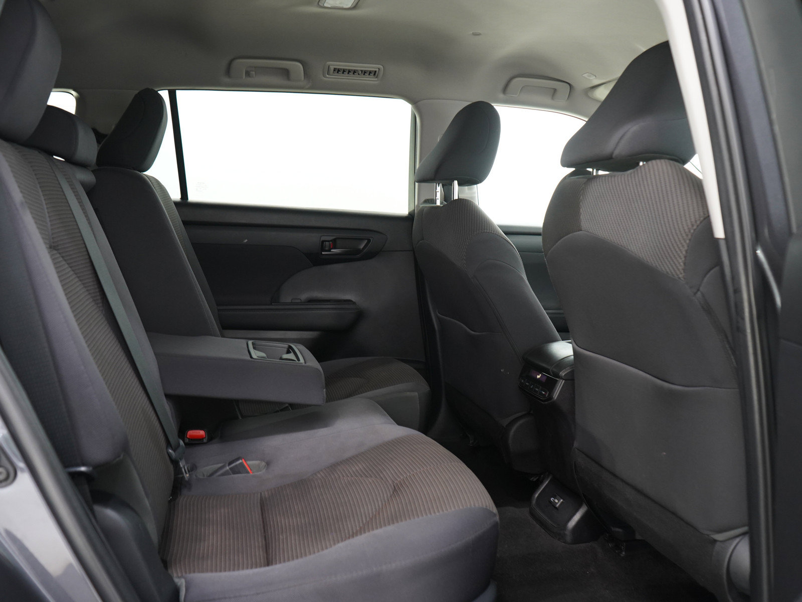 Used 2023 Toyota Highlander L AWD/4WD image 13