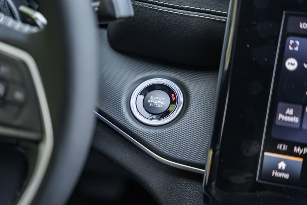 New 2025 Jeep Grand Cherokee Laredo X w/ Luxury Tech Group I image 25