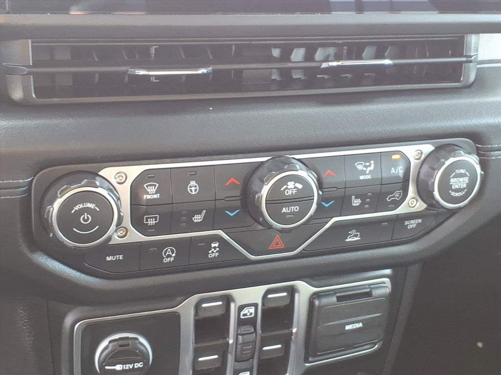 Used 2026 Jeep Wrangler Unlimited Sahara AWD/4WD image 30