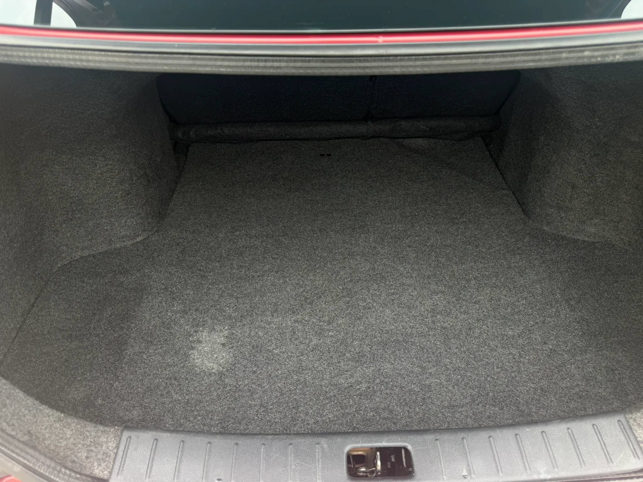 Used 2016 Nissan Versa SV FWD image 31