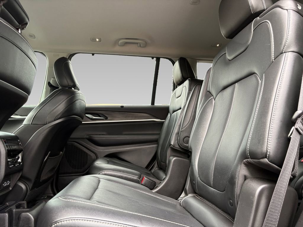 Used 2023 Jeep Grand Cherokee L Limited w/ Luxury Tech Group II image 5