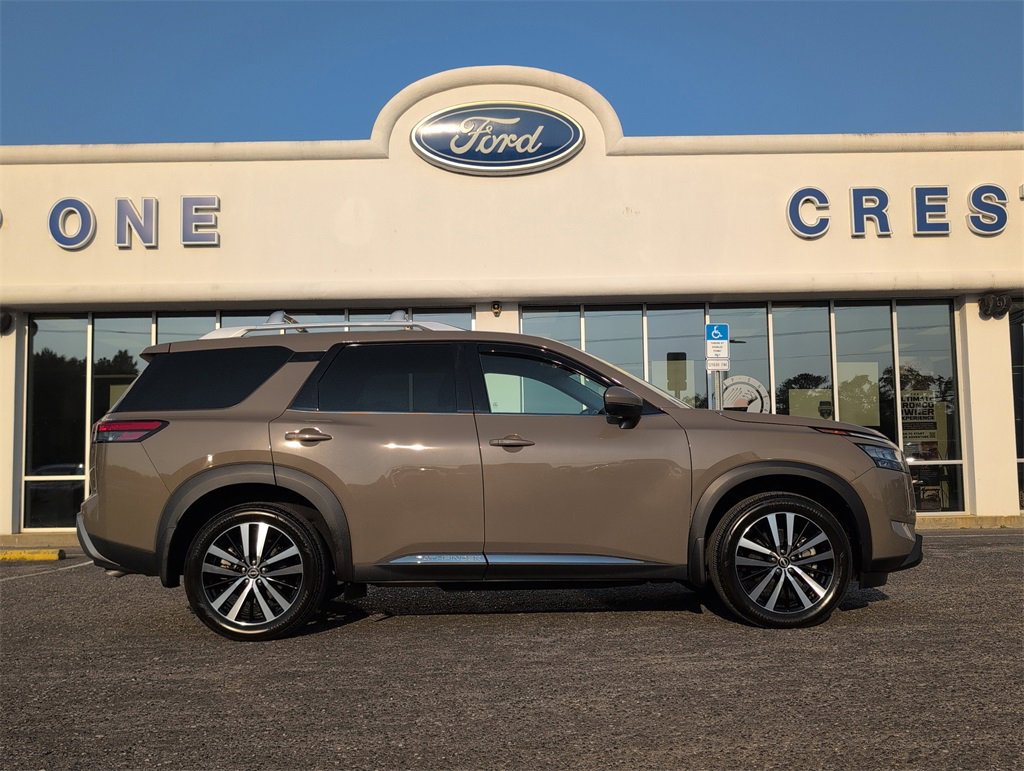Used 2024 Nissan Pathfinder Platinum image 5