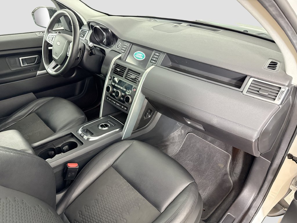 Used 2019 Land Rover Discovery Sport SE AWD/4WD image 16