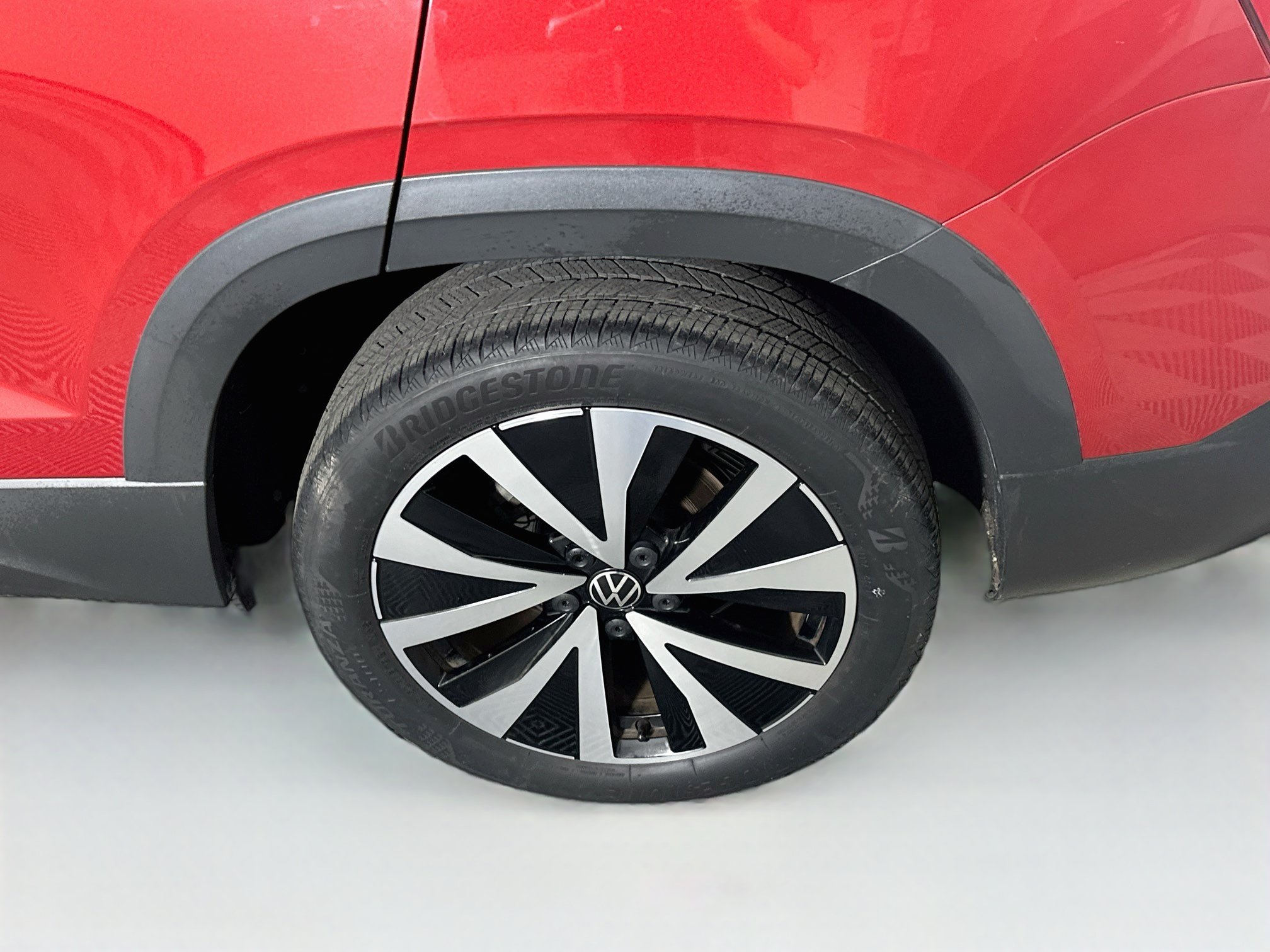 Used 2022 Volkswagen Taos SE w/ Panoramic Sunroof Package FWD image 11