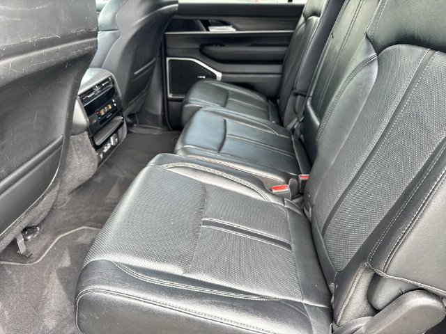 Used 2024 Jeep Wagoneer Series II w/ Flexible Seating Group AWD/4WD image 19