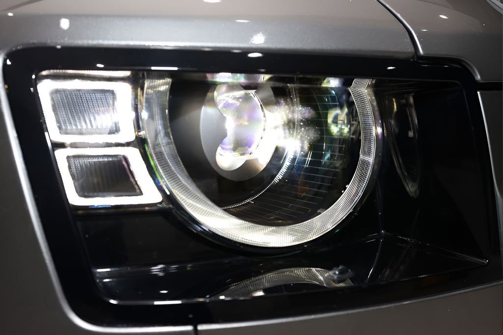 Used 2023 Land Rover Defender 110 X-Dynamic SE image 49