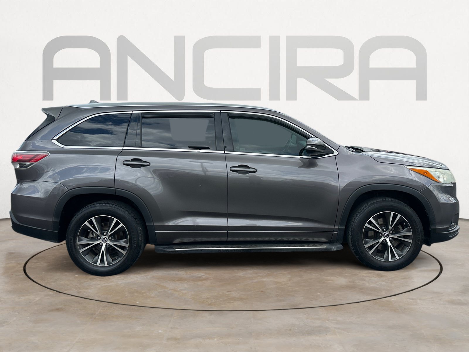 Used 2016 Toyota Highlander XLE FWD image 11