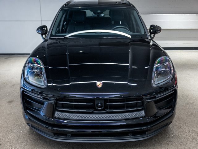 Certified 2025 Porsche Macan image 12