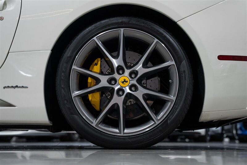 Used 2014 Ferrari California RWD image 48