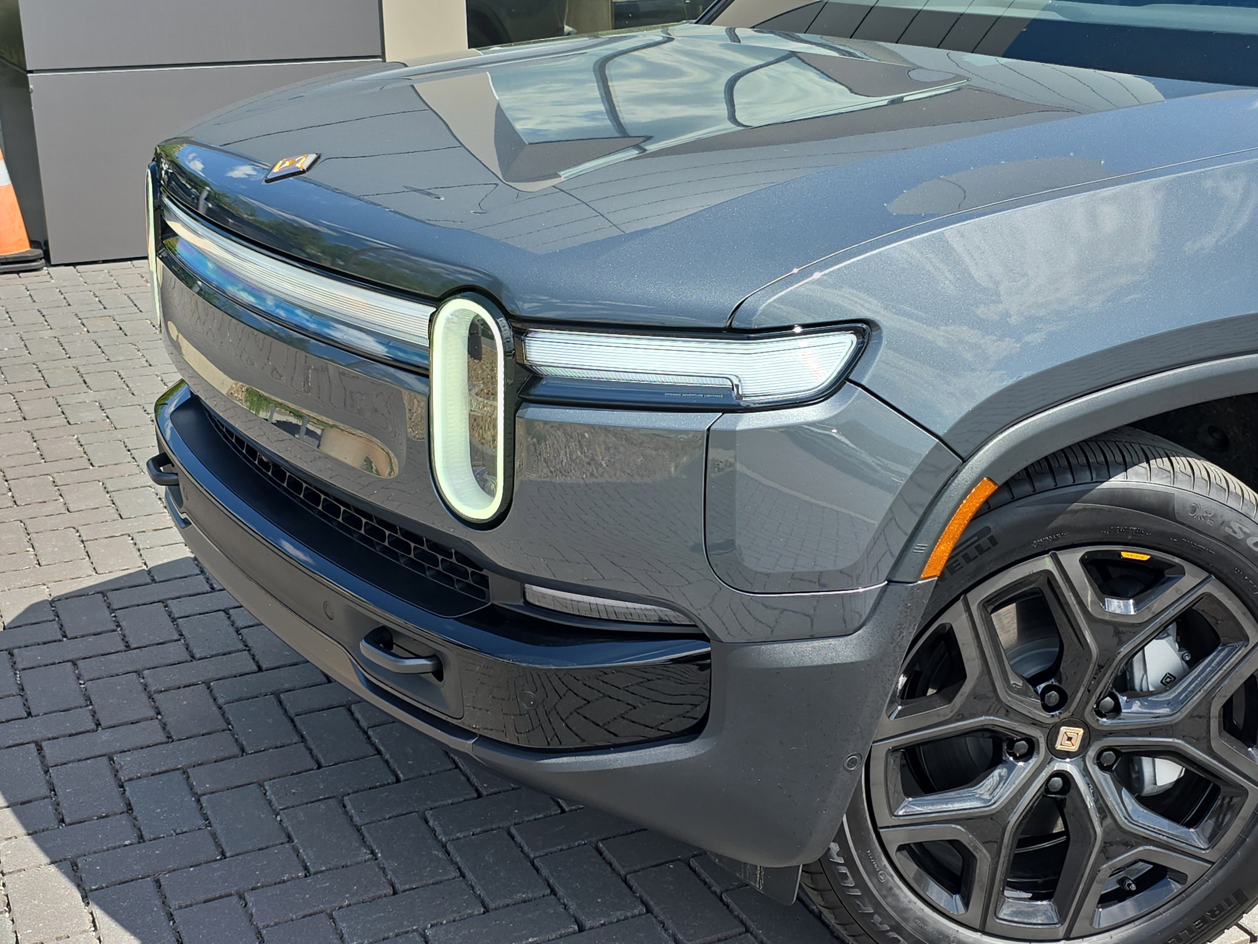 Used 2026 Rivian R1S Adventure image 9