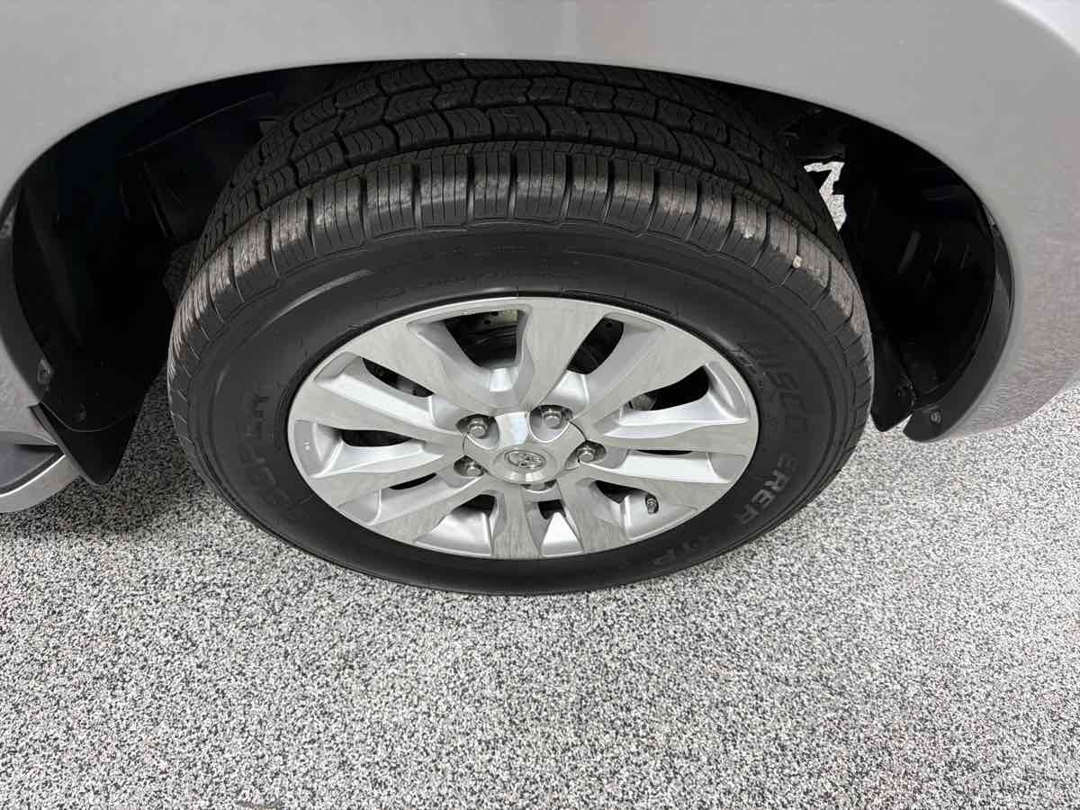 Used 2010 Toyota Sequoia Platinum RWD image 44